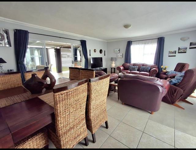 3 BEDROOM HOUSE FOR SALE IN GOLDEN MILE